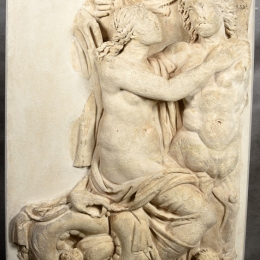 Фрагмент от саркофага с изображением морского кентавра и нереиды. Рим. Середина III века. Предоставлено: © Государственный Эрмитаж.