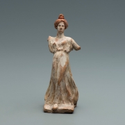 Терракотовая статуэтка танцующей девушки. IV в. до н.э. Предоставлено: Государственный Исторический музей.