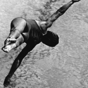 Лев Бородулин "Прыжок в воду (С вышки)" 1960. © Borodulin Collection. Предоставлено: Еврейский музей и центр толерантности.
