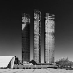 Михаил Розанов. Фотосъемка Комплекса "Capital Towers", Москва. Sergey Skuratov Architects. Предоставлено автором.