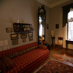 Фотография экспозиции в Доме Л.Н. Толстого в Хамовниках. Предоставлено: Государственный музей Л.Н. Толстого.