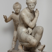 Статуя Афродиты с Эротом. Рим, 150 – 175 гг.  Предоставлено: © Государственный Эрмитаж.