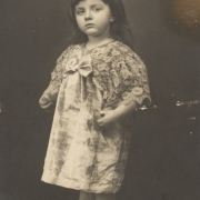 Неизвестный автор "Детский портрет" Конец 1910-х - начало 1920-х. Предоставлено: Государственный музейно-выставочный центр РОСФОТО.