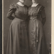 Моисей Наппельбаум "Портрет двух молодых женщин" 1900-е. Предоставлено: Государственный музейно-выставочный центр РОСФОТО.