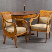 Кресла с мягкими сидениями и фигурными подлокотниками. 1820-е. Собрание МГОМЗ. Предоставлено: МГОМЗ.