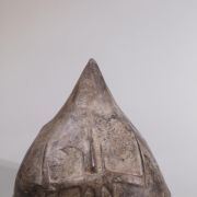 Остроконечный шлем с изображением трезубца, Тейшебаини. VIII–VII века до н.э. Предоставлено: ГМИИ имени А.С. Пушкина.