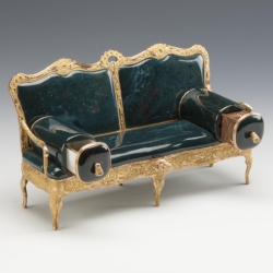 Письменный прибор в виде дивана. Париж(?). 1760‒1770-е. Предоставлено: © Государственный Эрмитаж.