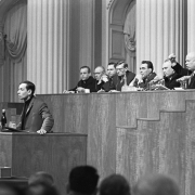 Александр Устинов "Вторая встреча руководителей партии и правительства с творческой интеллигенцией в Кремле" 7–8 марта 1963. © Предоставлено: Галерея Люмьер.