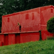 Александр Константинов "Проект Вилла Бернаскони" 2004-2005. Женева, парк Ланси. Предоставлено: Государственная Третьяковская галерея.