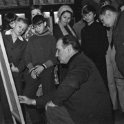 Андрей Марц с юными зрителями, фотография. Предоставлено: Государственный Дарвиновский Музей.