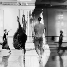 Юрий Молодковец "Ромео и Джульетта. 6. Русский балет. Приношение Дега". 2024. Предоставлено: © Государственый Эрмитаж.