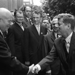 Михаил Савин "Встреча Н.С.Хрущева и Дж.Кеннеди у Советского посольства" Вена, 4 июня 1961