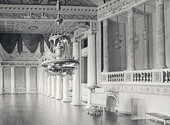 Вид сцены и части зрительного зала театра. Дворец в усадьбе Останкино. Фото А. А. Александрова, 1962
