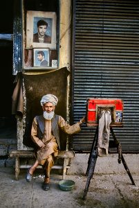 Стив МакКарри "Фотограф-портретист. Кабул, Афганистан" 1992