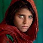 Стив МакКарри "Шарбат Гула. Афганская девочка. Лагерь беженцев Насир-Баг недалеко от Пешаварa, Пакистан" 1984