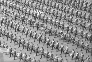Виктор Ахломов "Парад на Красной площади" Москва, 1 мая 1977
