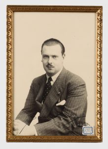 Фотография великого князя Владимира Кирилловича с его автографом. 1939