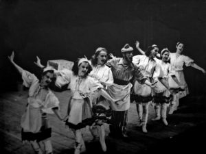 Сцена из оперетты И.О. Дунаевского "Вольный ветер"