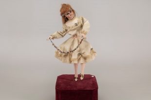 Новогодний переполох. Выставка механических кукол, музыкальных и занимательных автоматов из коллекции Давида Якобашвили.