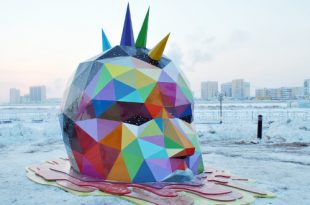 Испанская радуга в вечной мерзлоте: в Якутске установили самую северную скульптуру уличного художника Okuda.