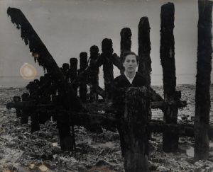Аньес Варда "Добро пожаловать в Вёль-ле-Роз". Из серии "Воспоминание о выставке 1954 года" 1954