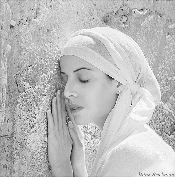 Выставка "Дмитрий Брикман. Молитва Иерусалима". Фотоцентр на Гоголевском бульваре.