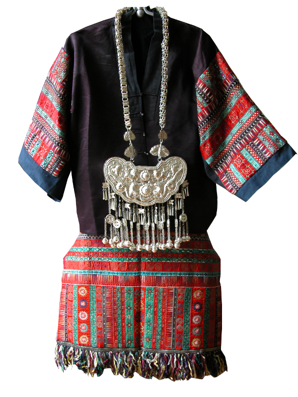 Женский праздничный (свадебный) костюм народности Мяо. Первая половина ХХ века