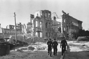 Евгений Умнов "Восстановление Сталинграда" 17 июня 1944