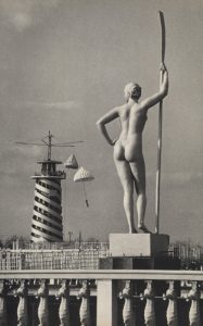 Эммануил Евзерихин "ЦПКиО. Скульптура "Девушка с веслом" 1936