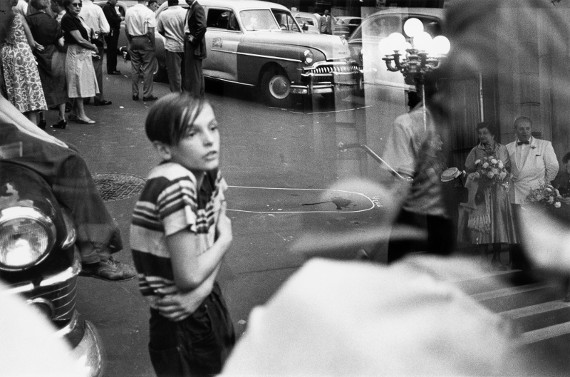 Луис Фарер «Инцидент, Лексингтон-авеню, Нью-Йорк» 1949-1952. Предоставлено: Галерея Классической Фотографии.