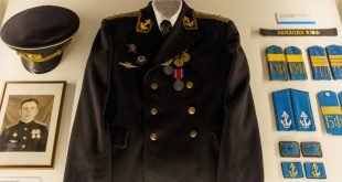 Выставка Сохранить для потомком в Музее военной формы Форма Военно-морского флота СССР