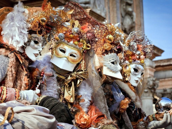 Выставка «Венецианские маски. Магия карнавала». Томский областной художественный музей.