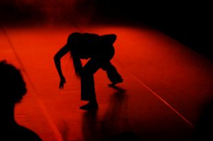 Танцевальный перформанс От двух до пяти Культурный центр ЗИЛ 16 апреля 2023