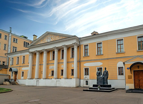 В Музее Рерихов началась реставрация.